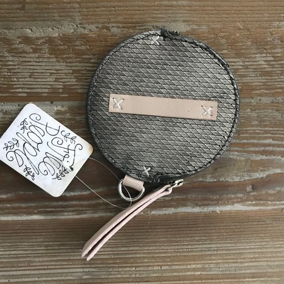 NWT Free People Round Silver Wallet With Zipper - Picture 2 of 4